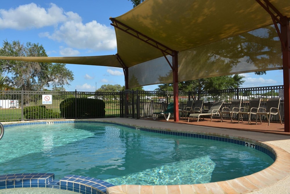 Hotel O Executive Inn & Suites Cuero Hwy 87 - photo 18