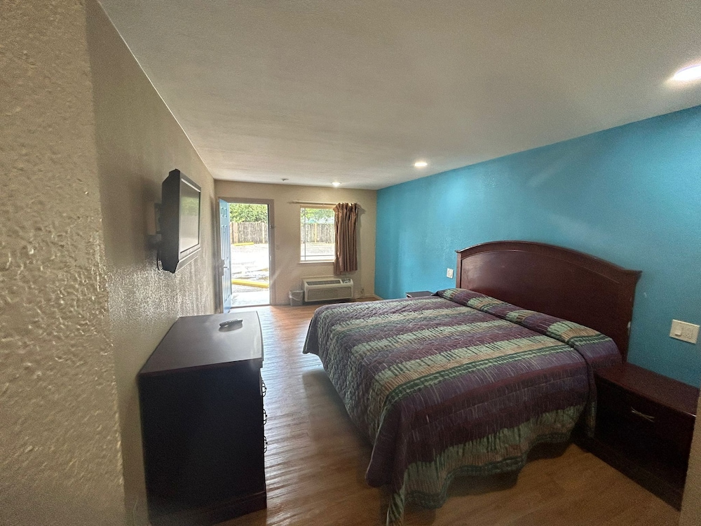 Blue Star Inn - photo 15