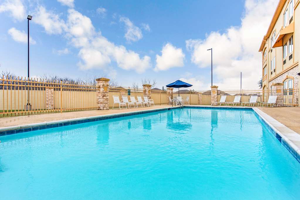 La Quinta Inn & Suites by Wyndham Ennis - photo 7