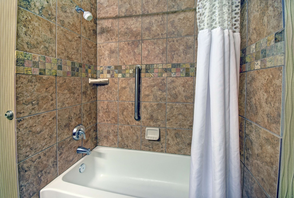 Hampton Inn Beloit - photo 18