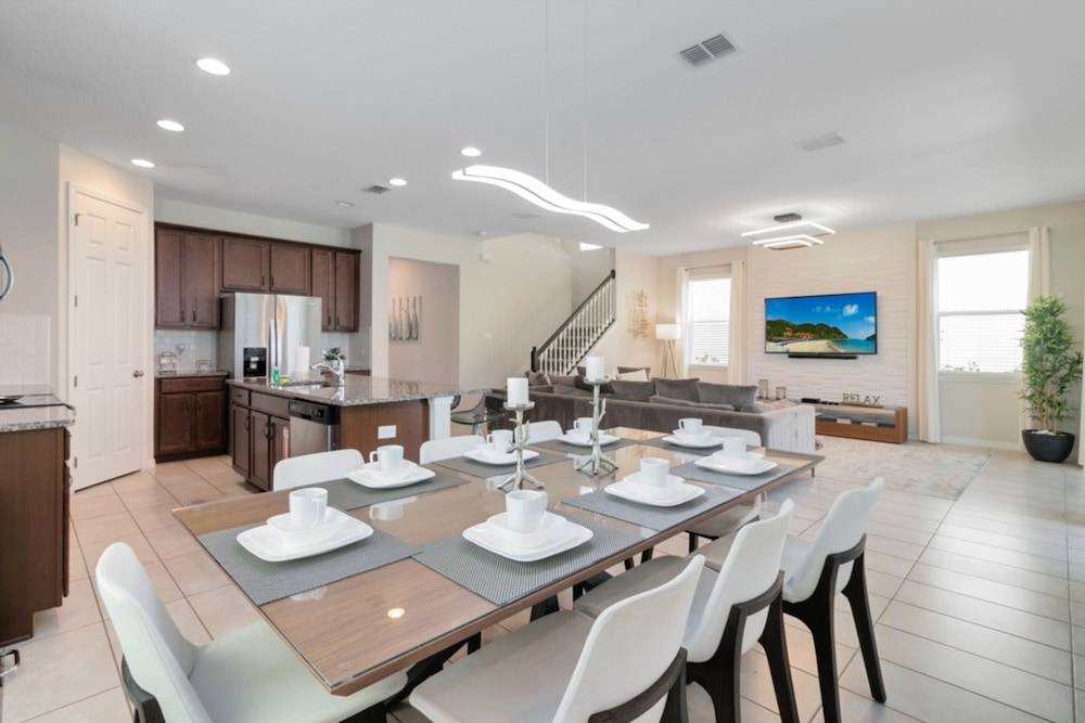 Incredible Resort 4 bed Pool Spa Home - photo 8