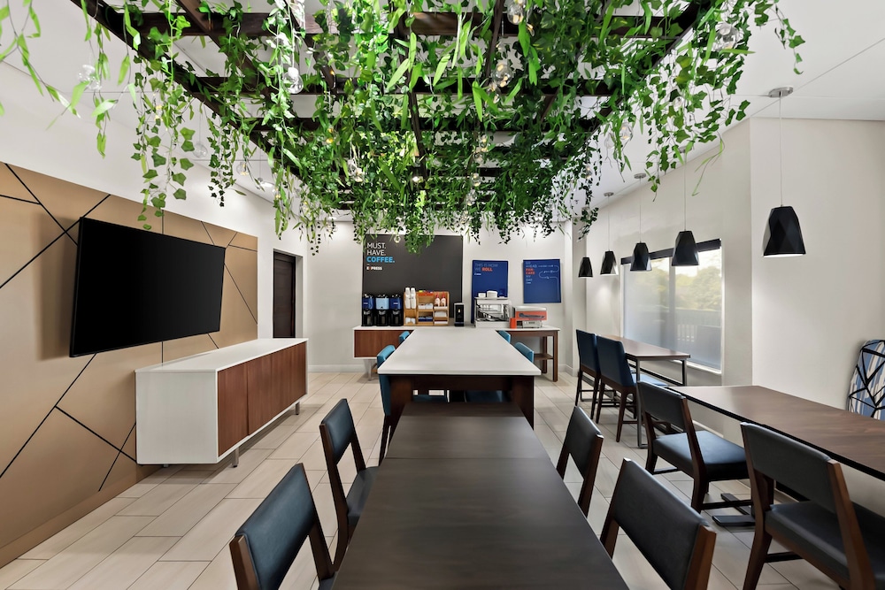 Holiday Inn Express & Suites Raleigh NE Medical Ctr Area by IHG - photo 48