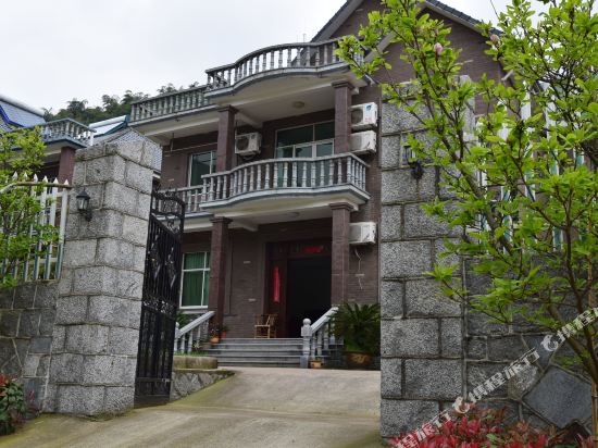 Qingyan.Mogan Mountain Inn - carbon neutral hotel in Deqing