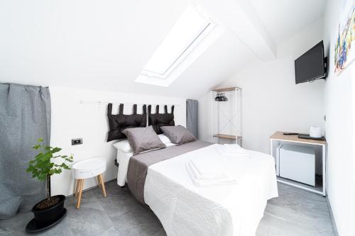 Volcano's Suite Uva The First Sustainable Eco Chic Suite In Sicily Room — 4-Star Luxury Hotel in Catania, Italy