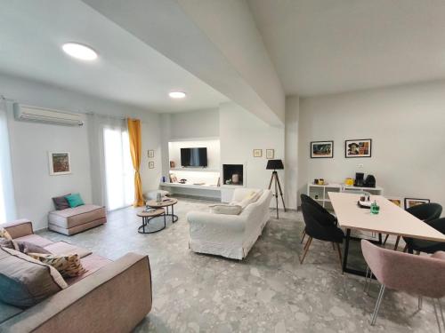 Apartment in Athens Victoria sguare — 4-Star Luxury Hotel in Athens, Greece