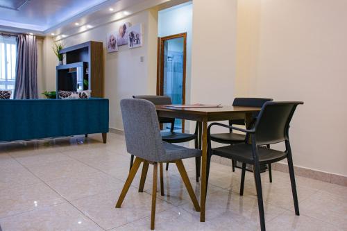 Elegant 2 BR Apartment Kileleshwa Free Netflix Parking Superfast WIFI Views of Arboretum