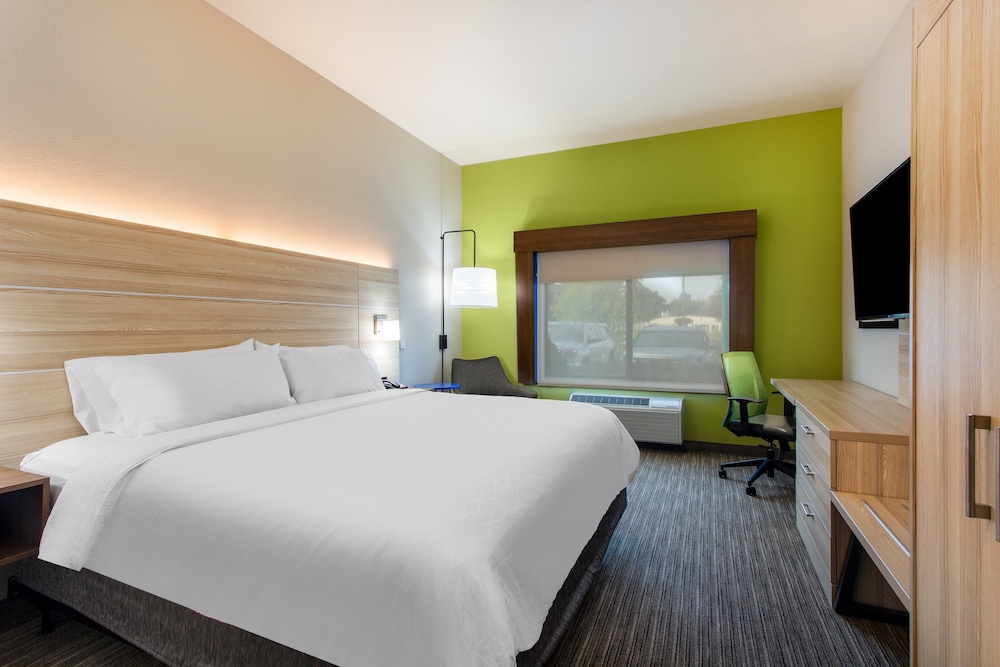 Holiday Inn Express Hotel & Suites Lewisburg by IHG - photo 11