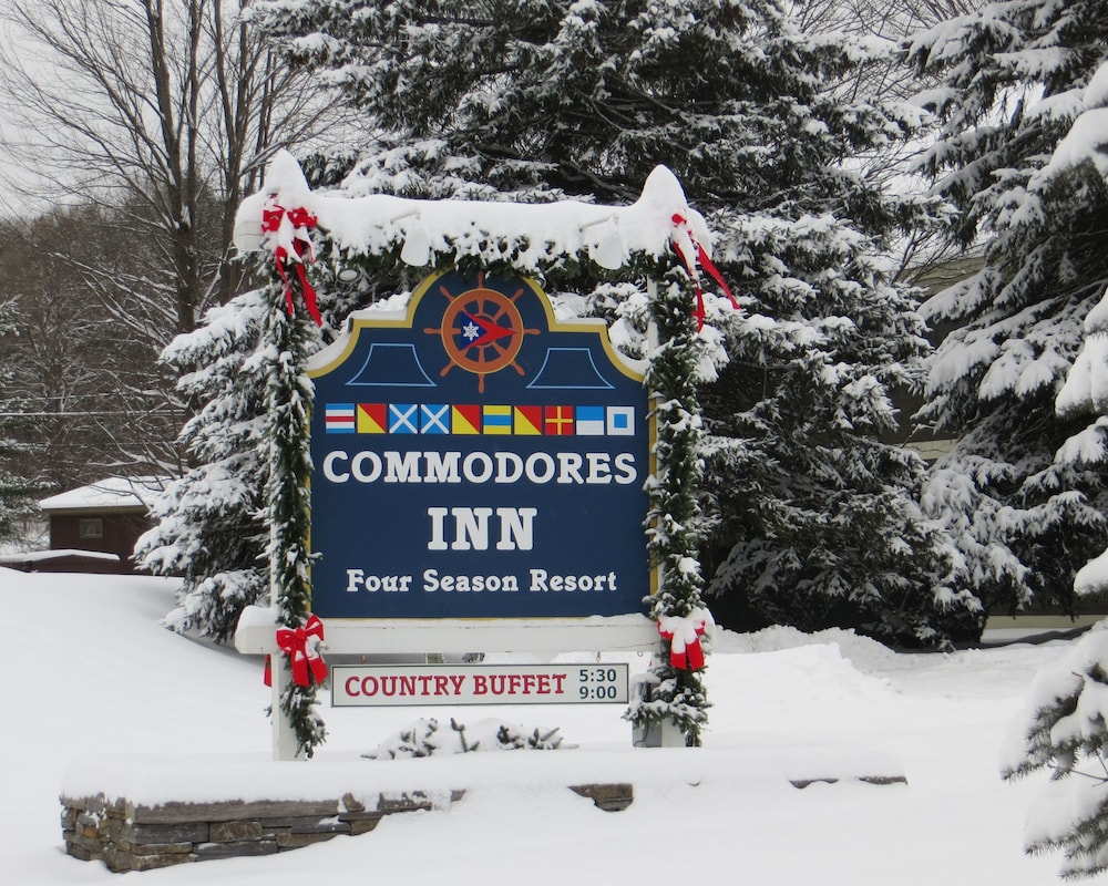 Commodores Inn - photo 75