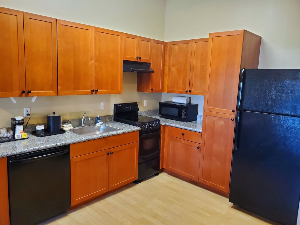 Clarion Hotel & Suites Williston - photo 12