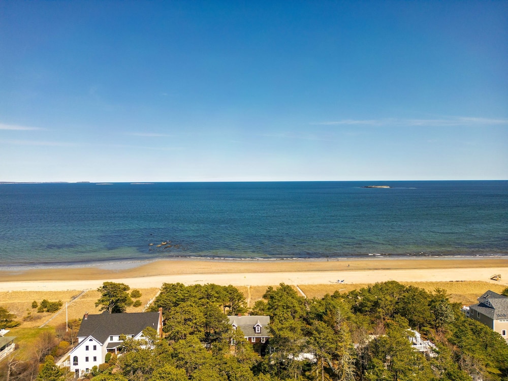 Beachside Oceanside Walk Onto the Beach in Saco, United States