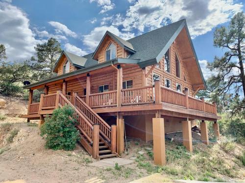 Hilltop Chalet Stunning Views 3mi from downtown — 4-Star Luxury Hotel in Prescott, United States