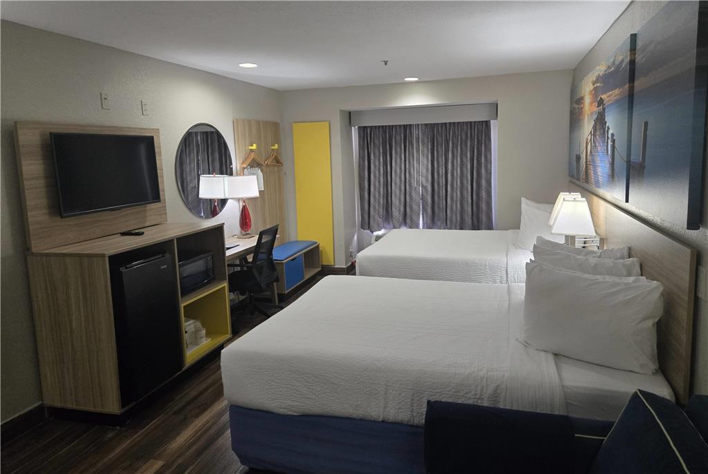 Days Inn & Suites by Wyndham Tampa Raymond James Stadium - photo 62