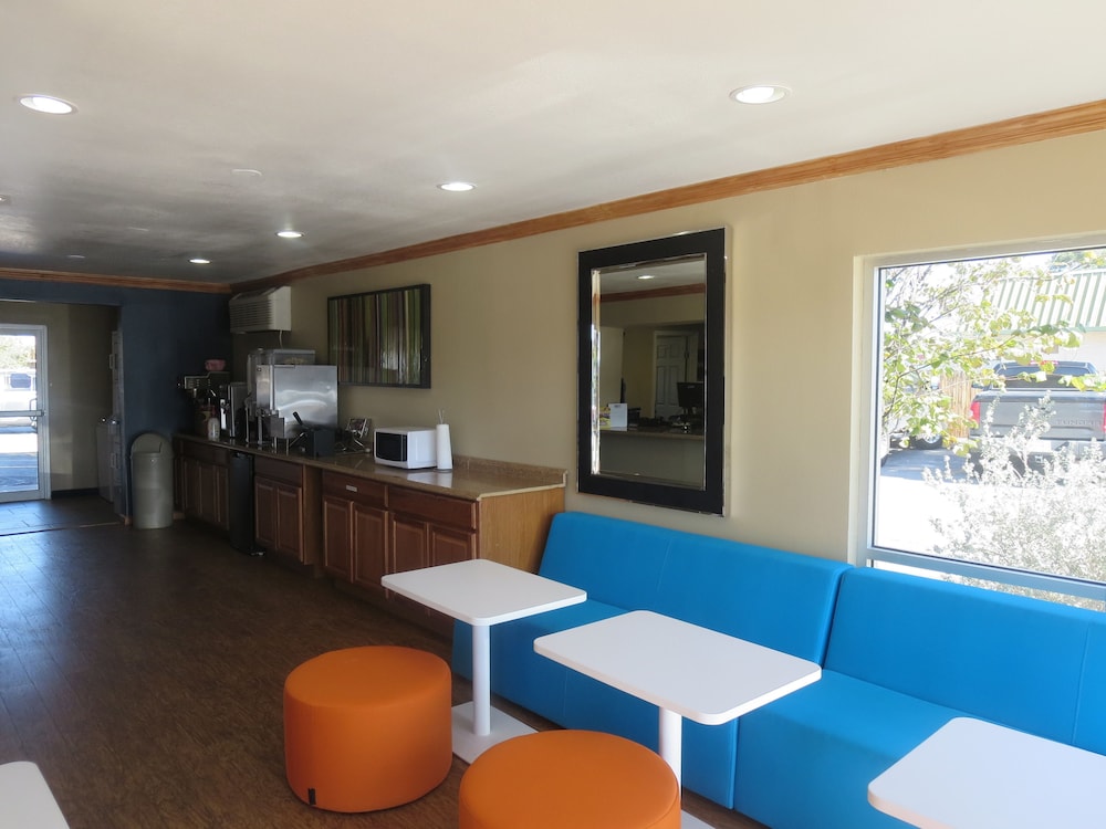 Howard Johnson by Wyndham Odessa TX - photo 3