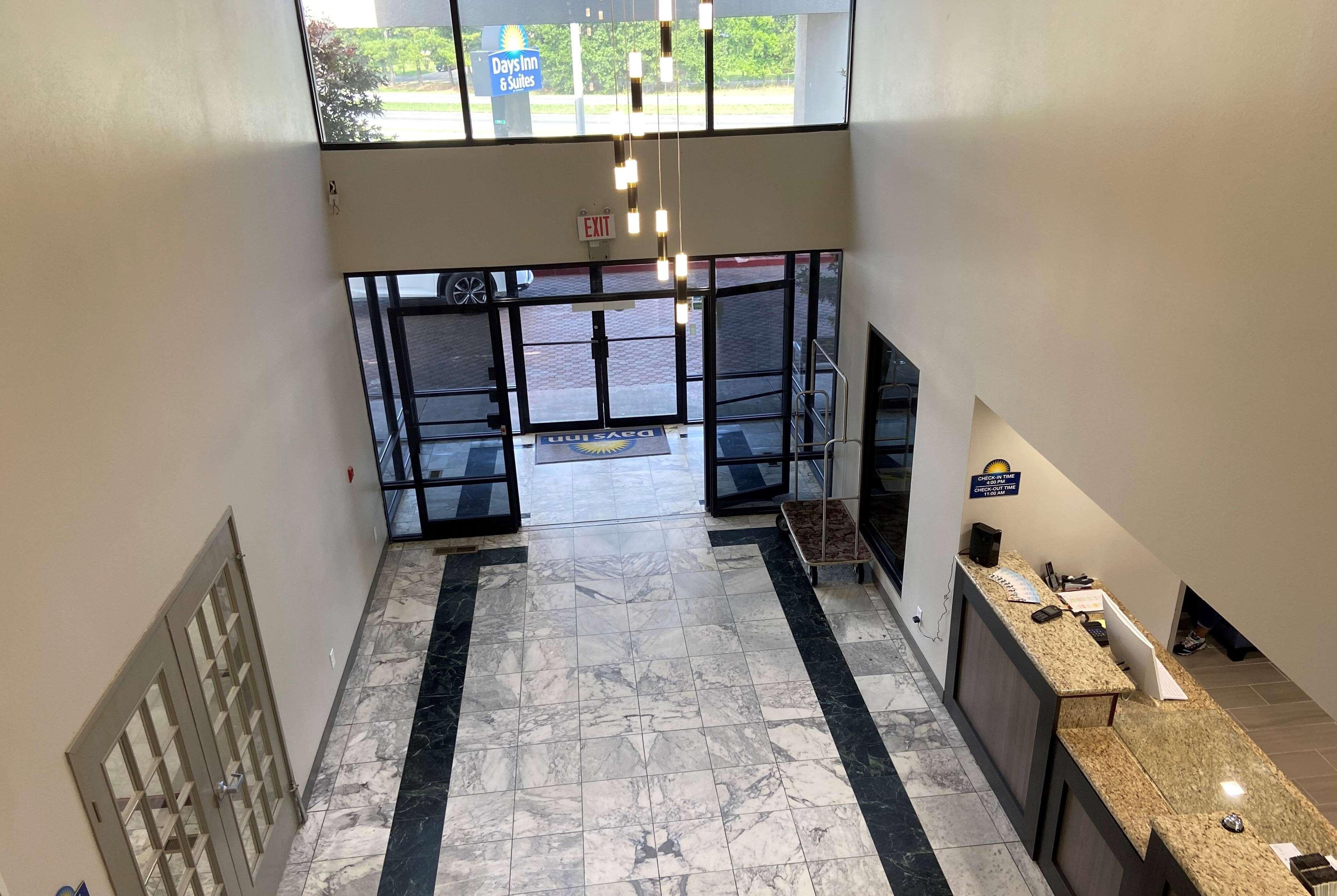 Days Inn & Suites by Wyndham Tahlequah - featured photo