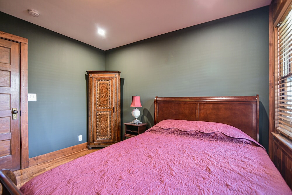 The Speakeasy — Black Mountain — photo 4