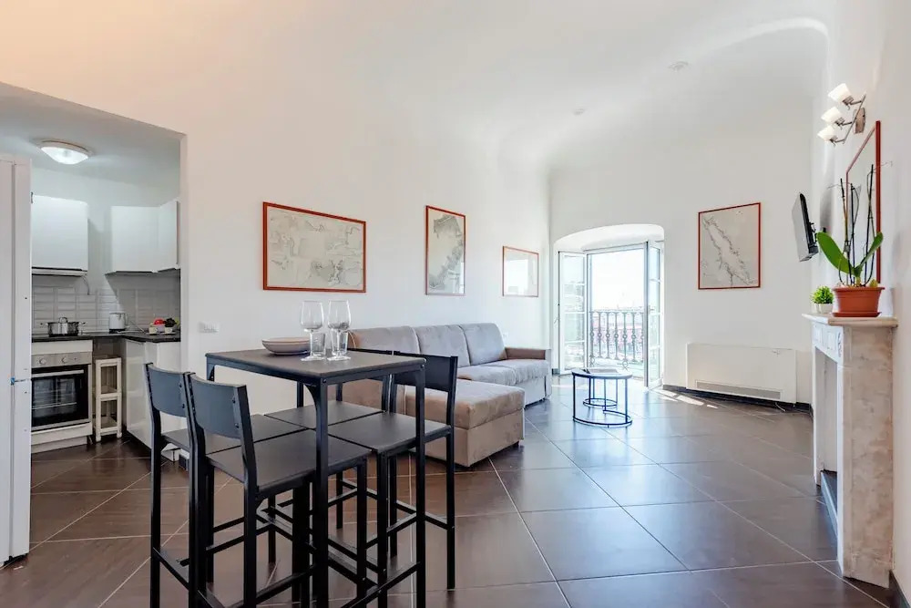 Sea View Apartment Next To Acquarium — 4-Star Luxury Hotel in Genoa, Italy