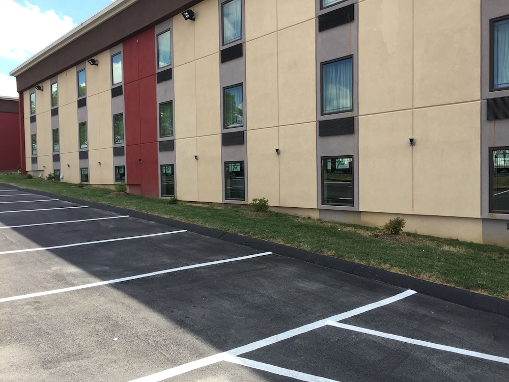 Quality Inn Near Pimlico Racetrack - photo 36