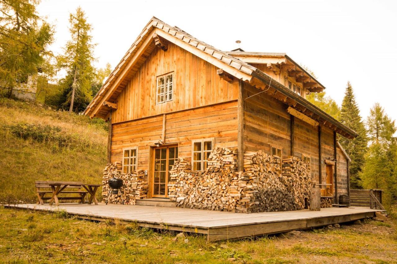 Almhutte Chalet Hirschfisch — 4-Star Luxury Hotel in Steindorf Am Ossiacher See, Austria