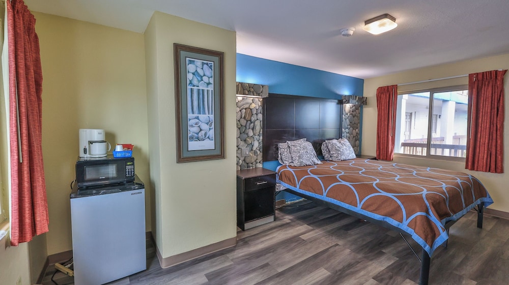 Driftwood Beach Motel - photo 46