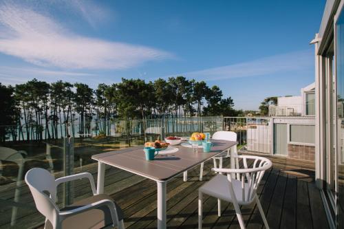 roomAREA vivienda turistica — 4-Star Luxury Hotel in Boiro, Spain