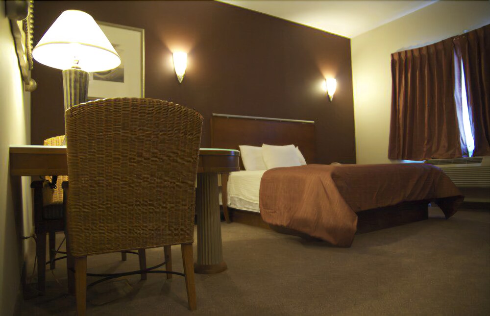Smithtown Inn - featured photo