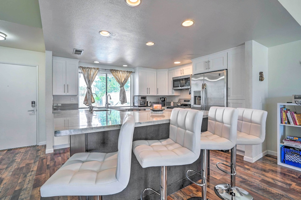 Sun dappled Palm Desert Retreat w Pool & Spa - photo 7