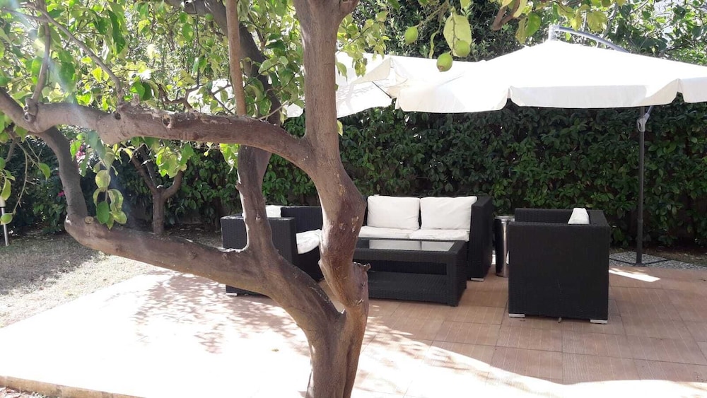Villa Del Mar — 4-Star Luxury Hotel in Bari, Italy