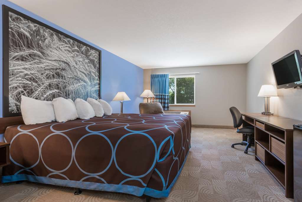 Super 8 by Wyndham Beloit KS - photo 10