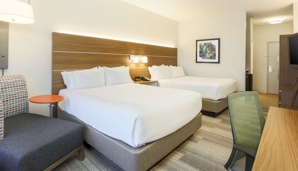 Holiday Inn Express Las Vegas South - photo 3