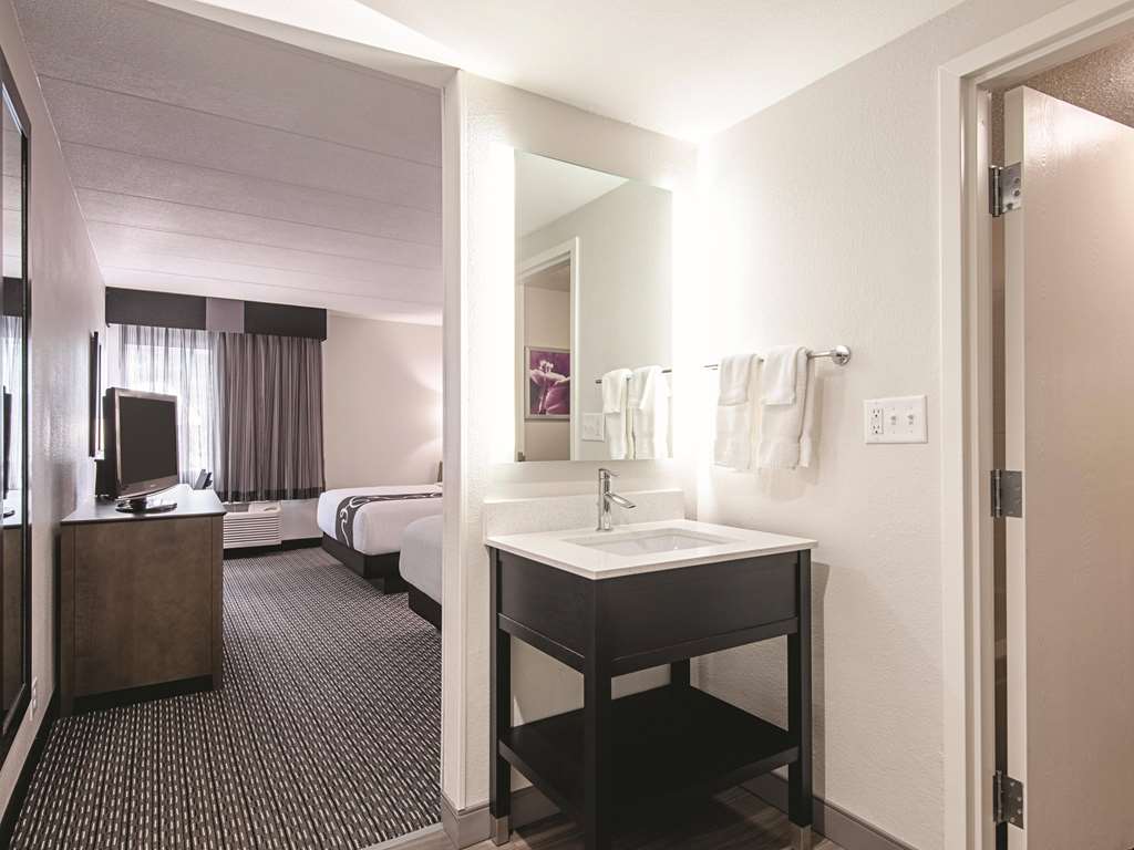 La Quinta Inn & Suites by Wyndham Portland DT Maine Med - photo 23