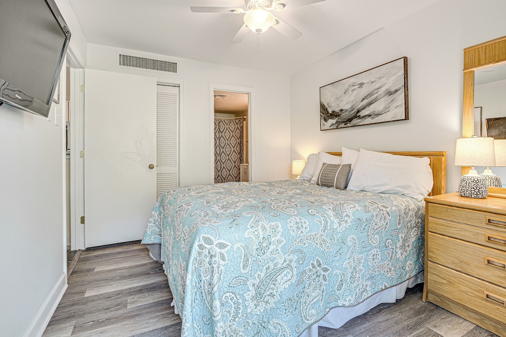 Beach & Pool Access: Resort style Myrtle Beach Gem - photo 9