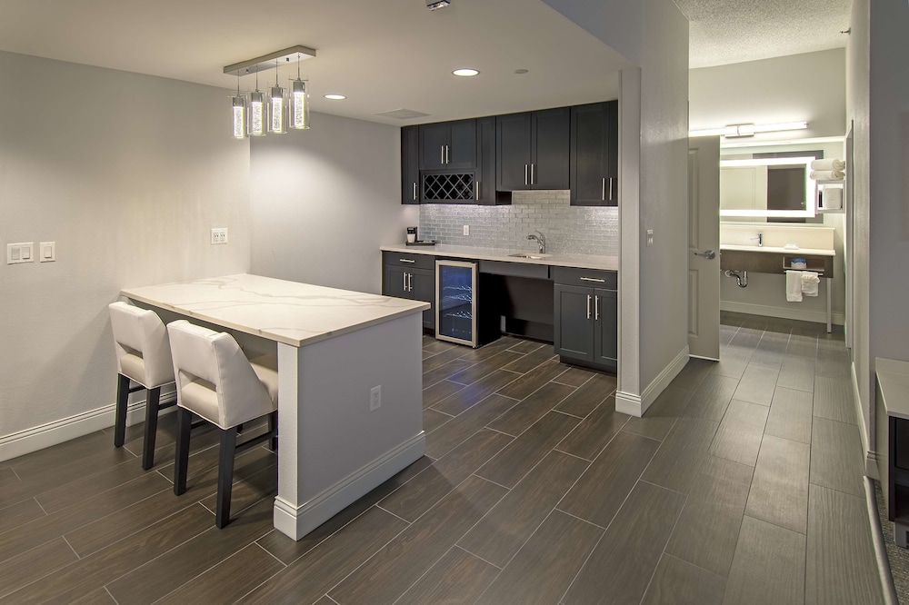 Hampton Inn & Suites Fairfield - photo 43