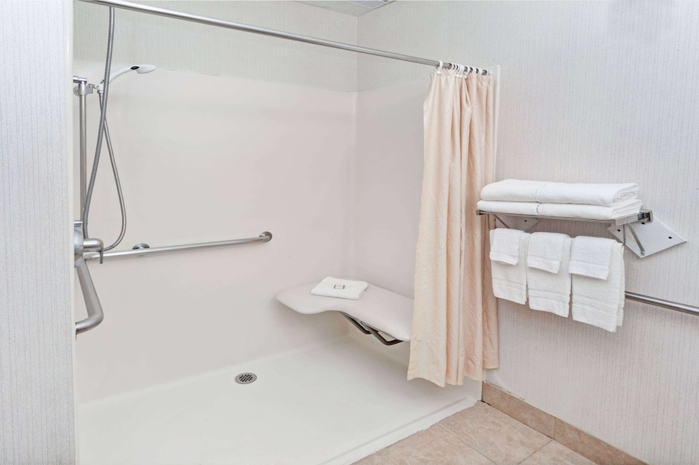Red Lion Inn & Suites Elk Grove Village - photo 20