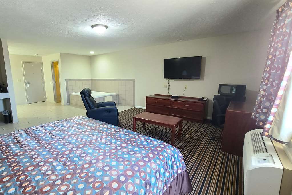 Super 8 by Wyndham Missouri Valley - photo 7