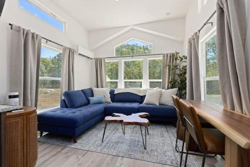 Tiny River House — 4-Star Luxury Hotel in Three Rivers, United States