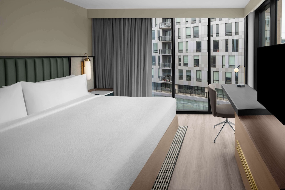Embassy Suites by Hilton Madison Downtown - photo 13