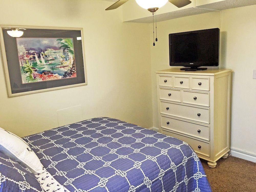 Holiday Towers 206 3 Br condo by RedAwning - photo 16