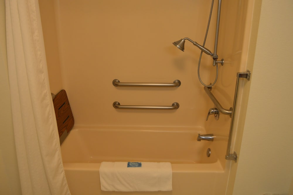 Holiday Inn Express & Suites Winner by IHG - photo 21