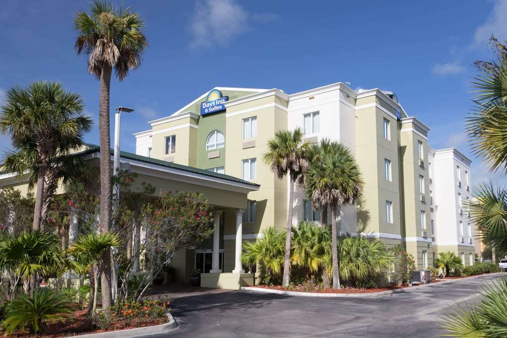 Days Inn & Suites by Wyndham Fort Pierce I 95