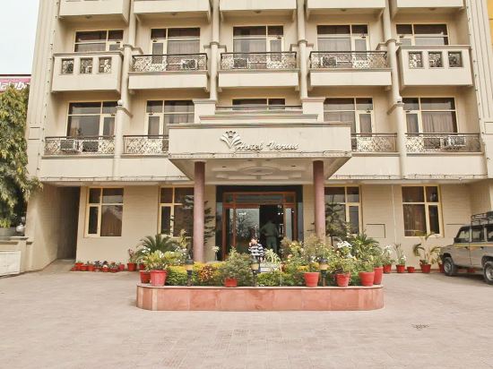 Hotel Varun in Katra, India