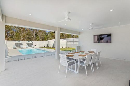 Beach House On Milkypine — 4-Star Luxury Hotel in Airlie Beach, Australia