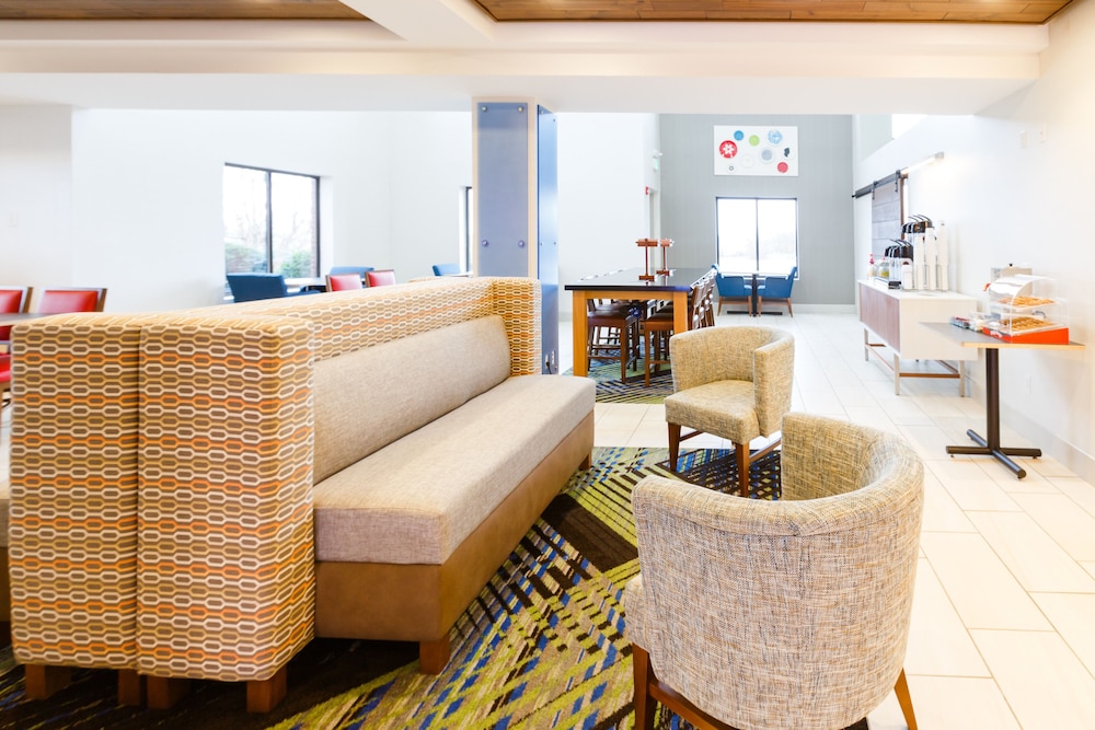 Holiday Inn Express & Suites Shelbyville by IHG - photo 24