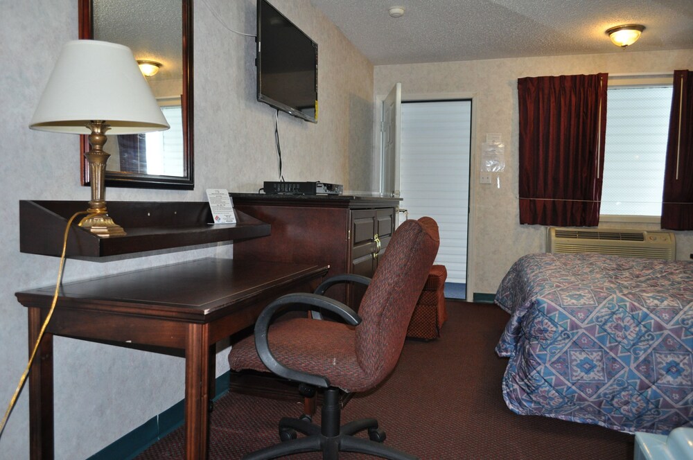 Passport Inn & Suites - photo 17