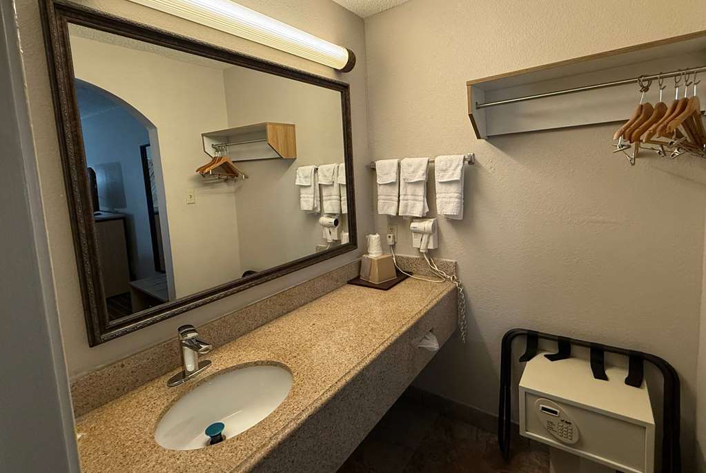 Days Inn by Wyndham San Antonio Morgan's Wonderland IH 35 N - photo 21