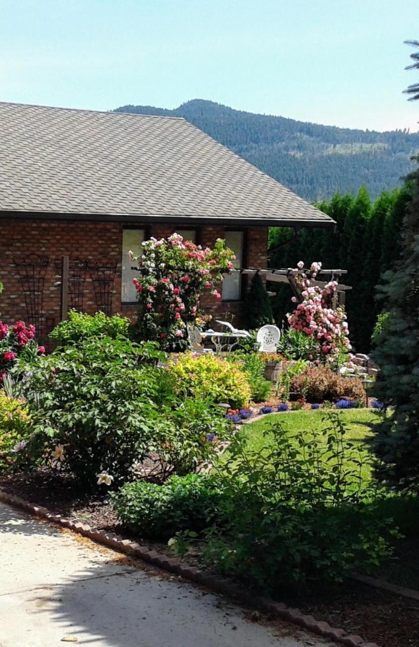 Hannie’s Gasthuis — Salmon Arm — photo 4