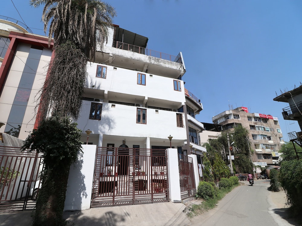Oyo 12397 Hotel Bloom - last minute hotel in Dehra Dun