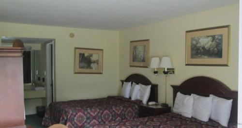 Regency Inn Fayetteville Fort Bragg - photo 3