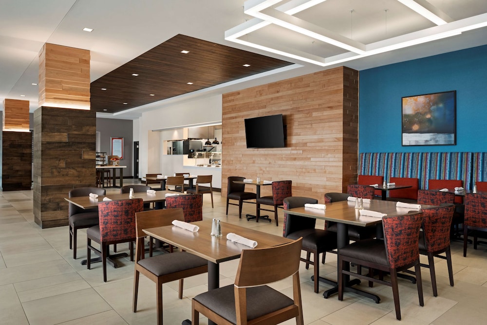 Hilton Garden Inn Milwaukee Brookfield Conference Center WI - photo 23
