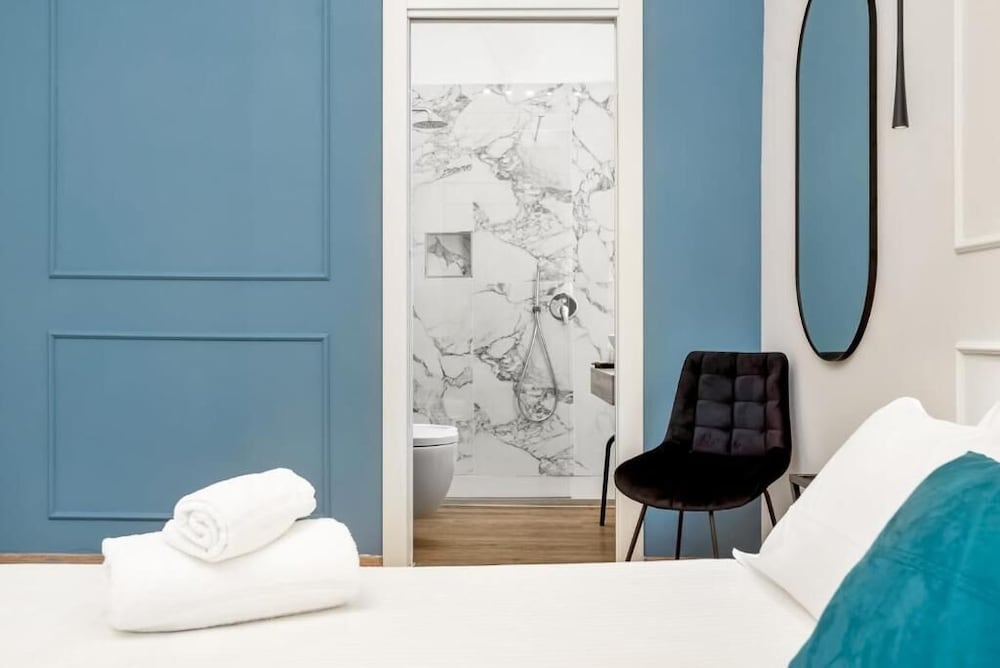 Nelli Rooms Via Biassa — 4-Star Luxury Hotel in La Spezia, Italy