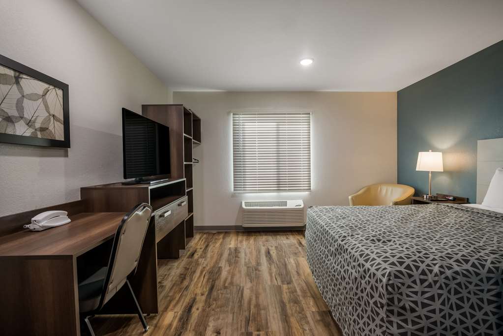 Woodspring Suites Milwaukee Menomonee Falls - photo 29